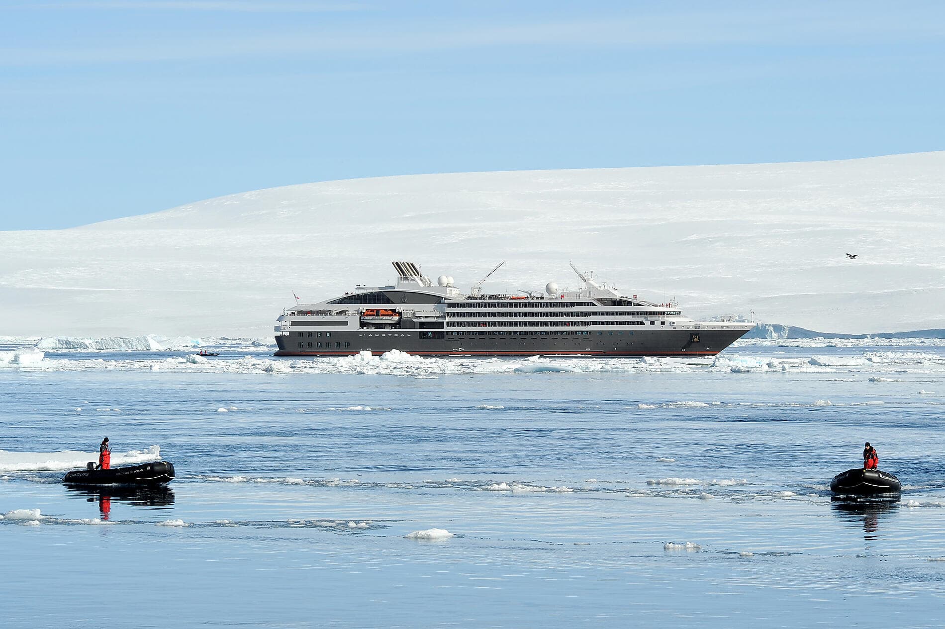 Antarctica: The White Continent – with Smithsonian Journeys ©Studio PONANT/Nathalie Michel