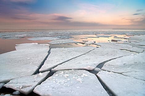 16 Jun 26 - Sailing toward the ice floes