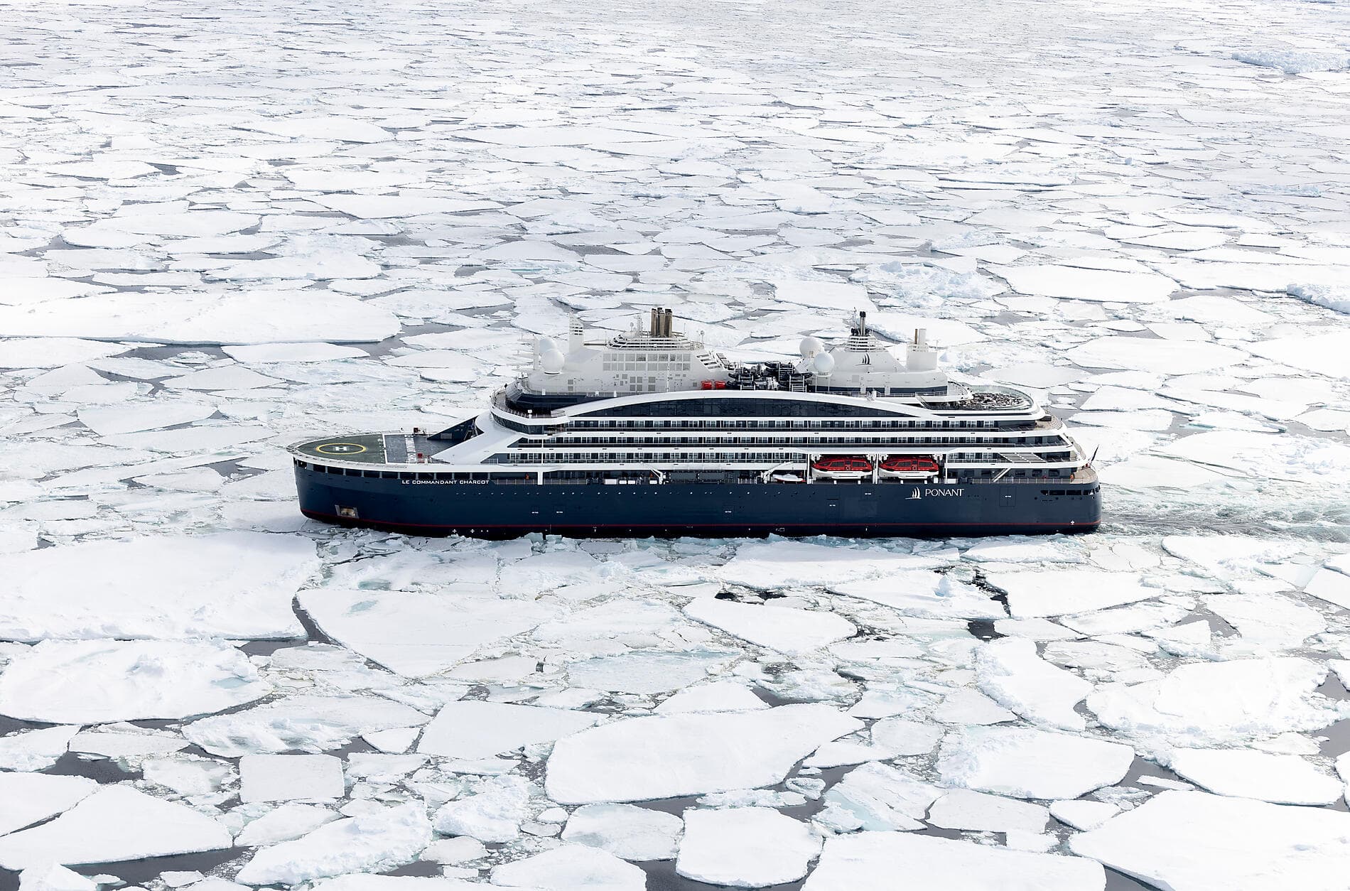 In the ice of the Arctic, from Svalbard to Greenland Julien Fabro