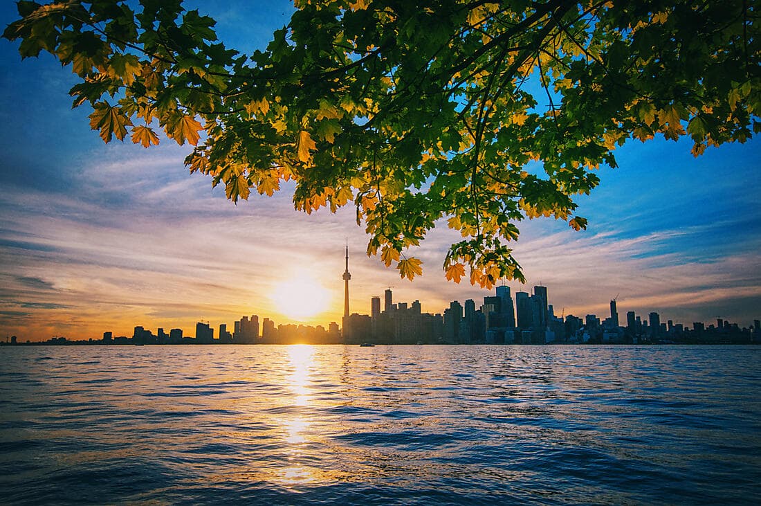 COSMOPOLITAN TORONTO (1 NIGHT)