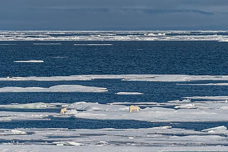12 Sept 26 - Sailing in the Lancaster Sound