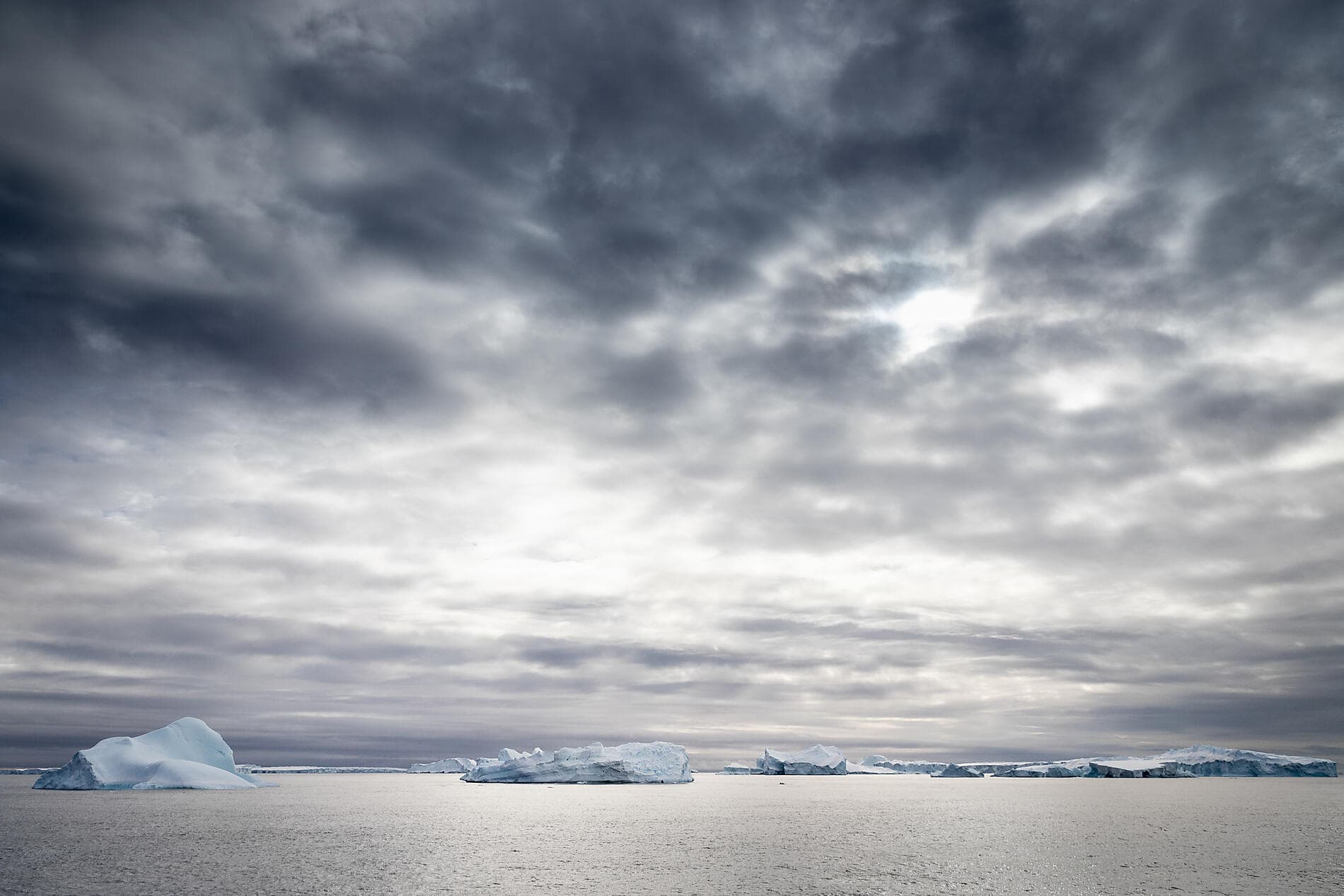 Unexplored Eastern Antarctica between Two Continents