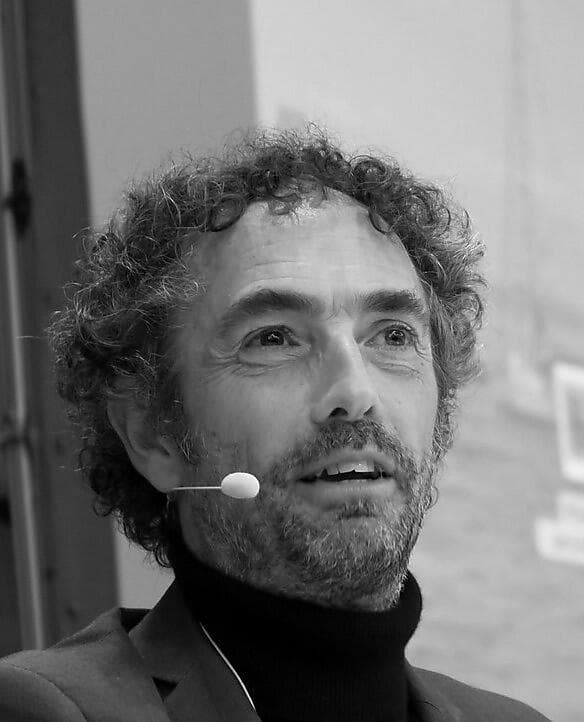 Photo Olivier Mignon Noir et Blanc carré .jpg