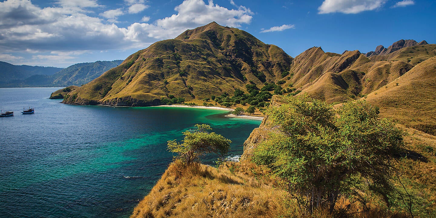 Voyage to Indonesia: Dragons, Reefs, and the Spice Islands – with Smithsonian Journeys Voyage to Indonesia: Dragons, Reefs, and the Spice Islands – with Smithsonian Journeys